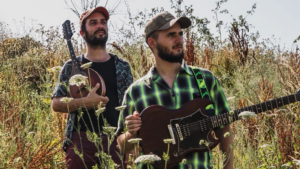 Photo de 2 membres du groupe Guitar Travellers